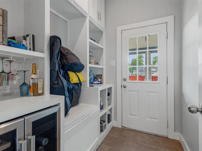704 Vincent St — Photo 23