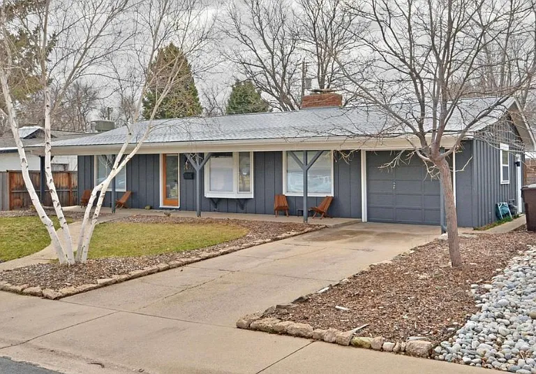 2530 Hawthorn Ave — Photo 12