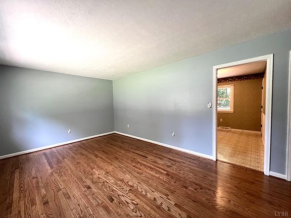 3rd image of 181 Wildwood Dr