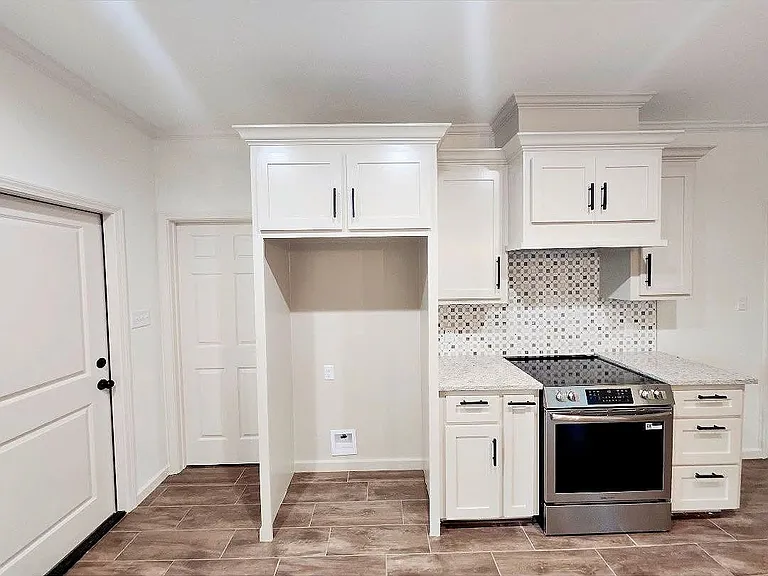 805 Woodridge Cir — Photo 17