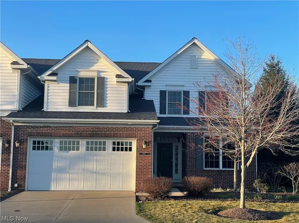 6025 N Pointe Dr, Pepper Pike, OH 44124