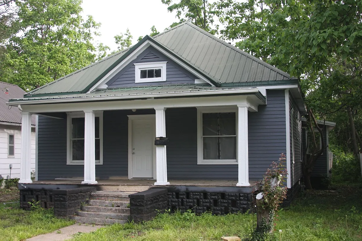 Building Photo - 317 E Hickory St