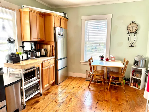 6 Shelby Ln, Rochester, NH 03839