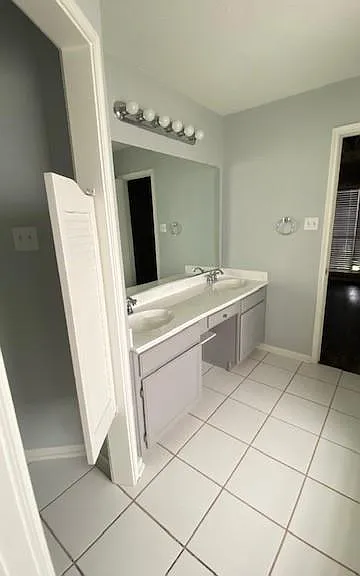 2216 Westminister St — Photo 16