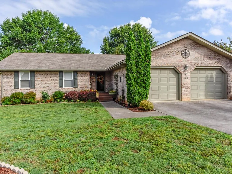 1313 Carowinds Cir — Photo 1