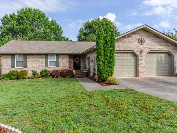 1313 Carowinds Cir, Maryville, TN 37803