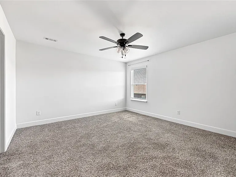 2070 Wildflower Dr — Photo 10