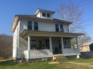 38 School Dr, Walton, WV 25286
