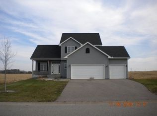 933 Hope Ave, Jordan, MN 55352