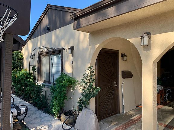 2nd image of 8029 Saloma Ave