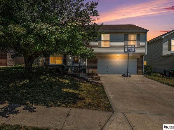 7870 Mary St, Omaha, NE 68122