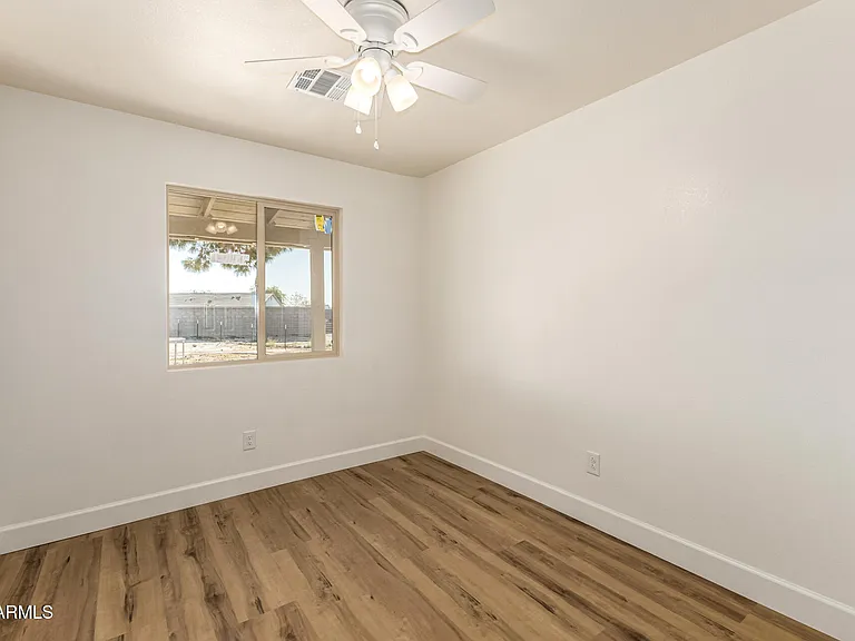 2421 S 221st Ave — Photo 24