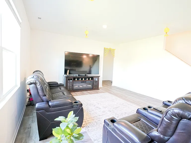2733 Berrywood Ln — Photo 5