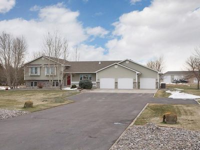 5420 Molo Rd, Billings, MT, 59106