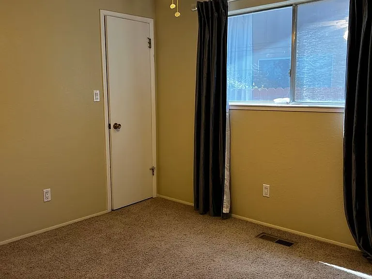 515 Nancy Cir — Photo 11