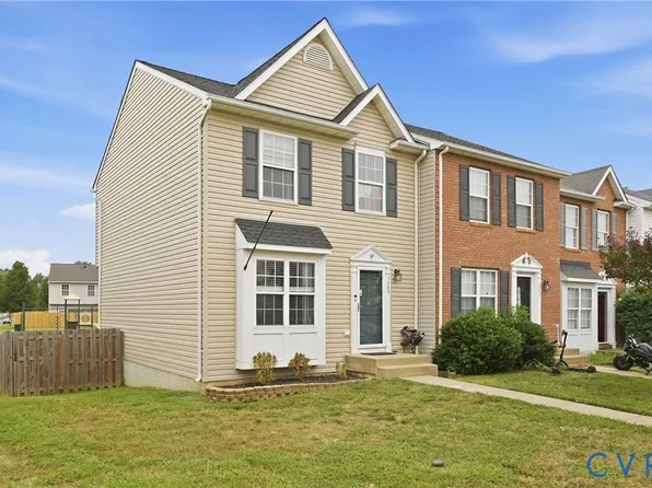 3945 Saint Michaels Sq, Fredericksburg, VA 22408