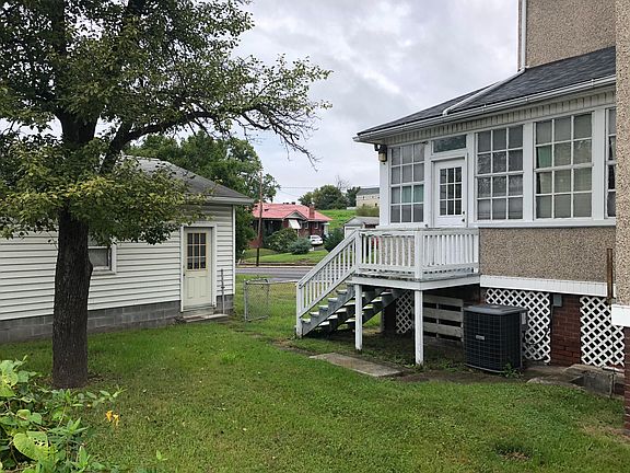 3rd image of 230 E Hawthorne St