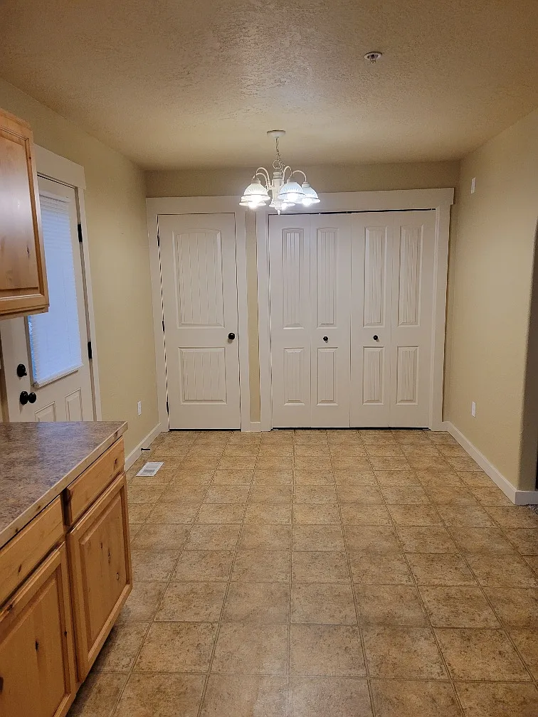 3 bed, 1.5 bath, 1351 sqft, $1,550 — Photo 3