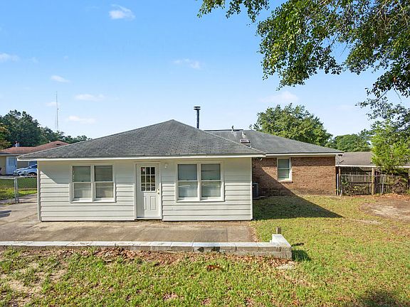 3rd image of 625 Empress Ct