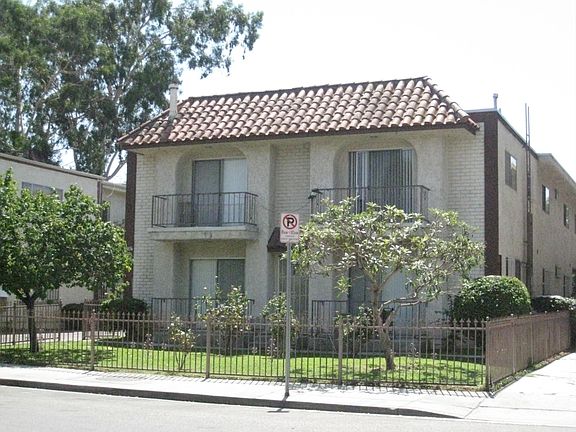 5th image of 10836 Camarillo St #2
