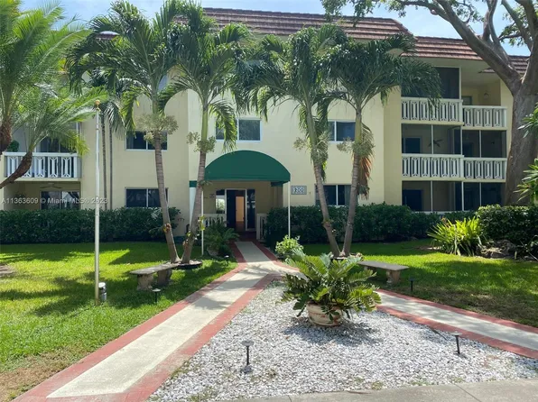 200 Galen Dr APT 301, Key Biscayne, FL 33149