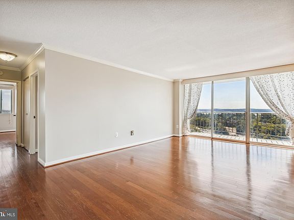 3rd image of 2059 Huntington Ave APT 1015
