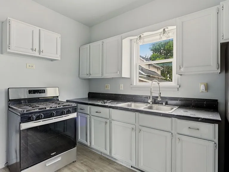 814 Mackinaw St — Photo 7
