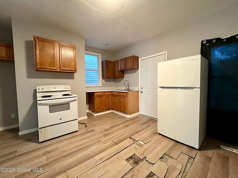 4th image of 254 2nd Street