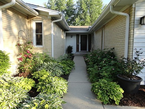 2nd image of 36W827 Hawthorn Dr