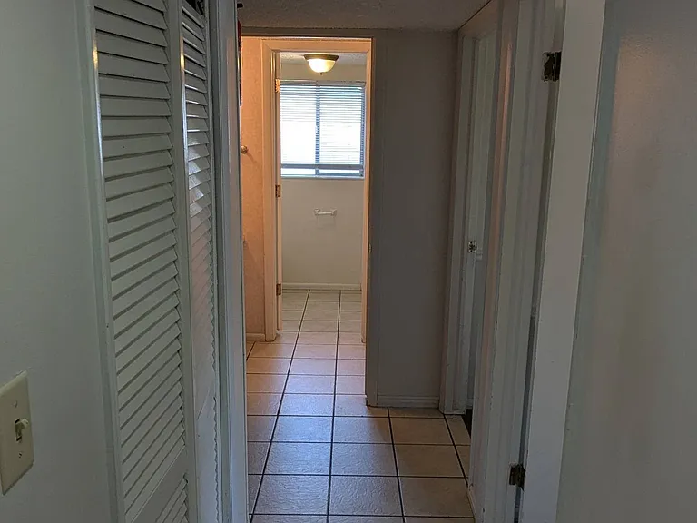 727 E 800 N #4 — Photo 15
