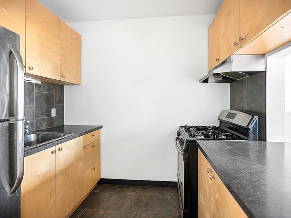 3rd image of 62 W 130th St #3