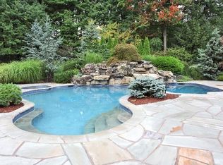 2 Bramshill Dr, Mahwah, NJ 07430