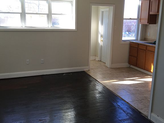4th image of 112 Lafayette Ave #House
