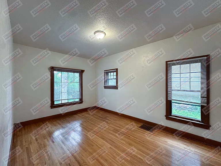 402 S Warren Ave — Photo 9