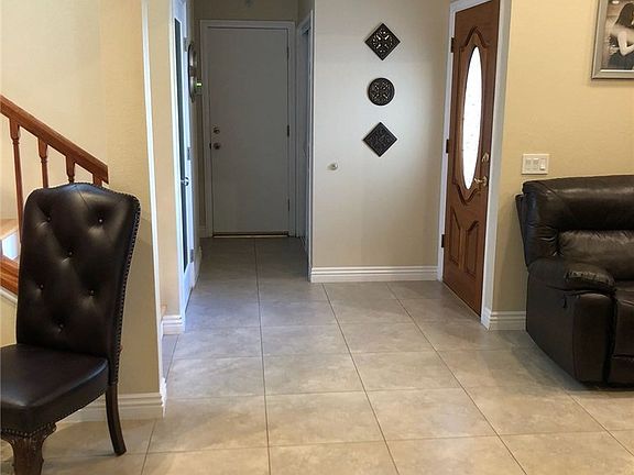 4th image of 536 Willow Pl