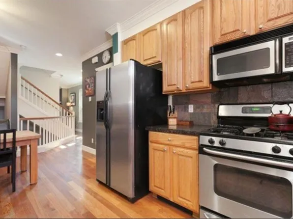 335 16th Ave E Unit A, Seattle, WA 98112