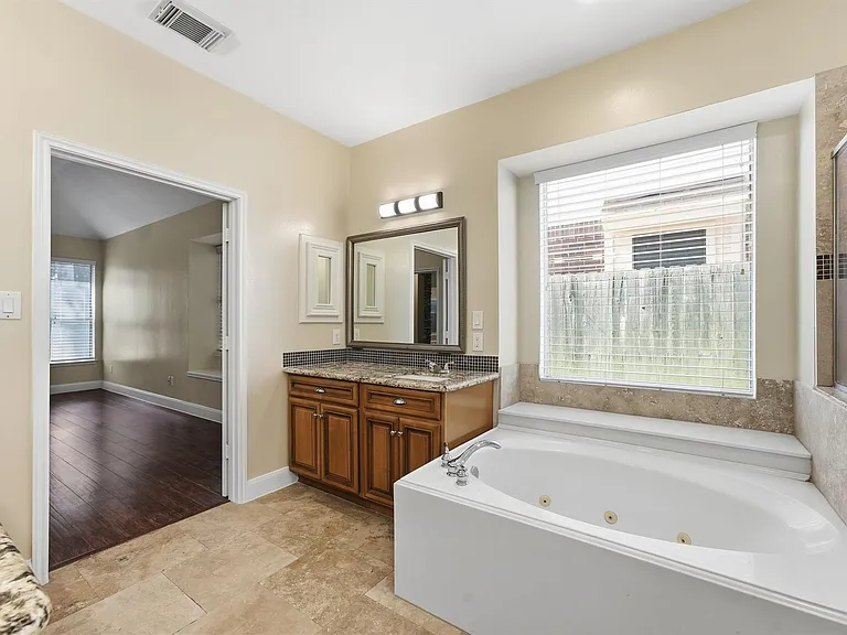 19307 Pinewood Bluff Ln — Photo 16