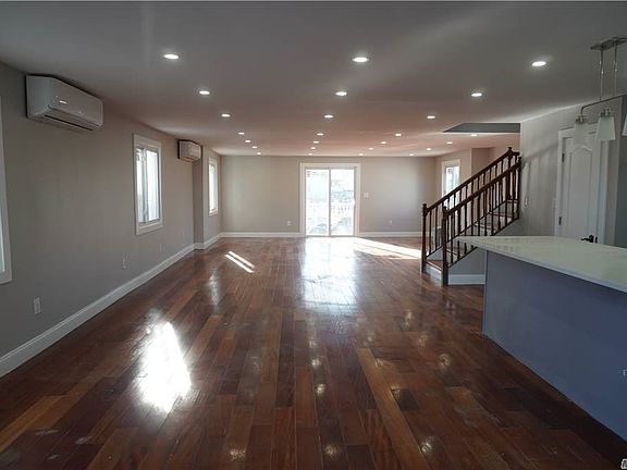 3rd image of 1 Bayview Ave