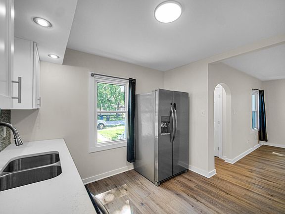 5th image of 2756 Howard St