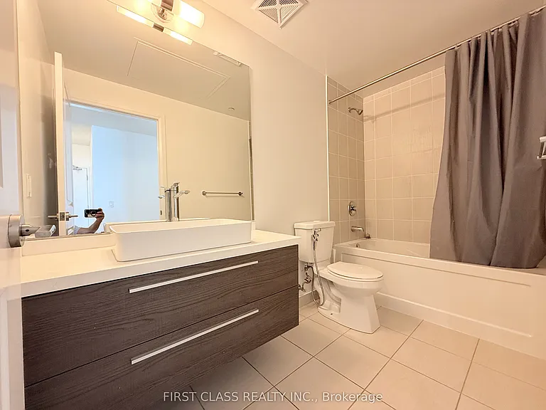 15 Zorra St #606 — Photo 8