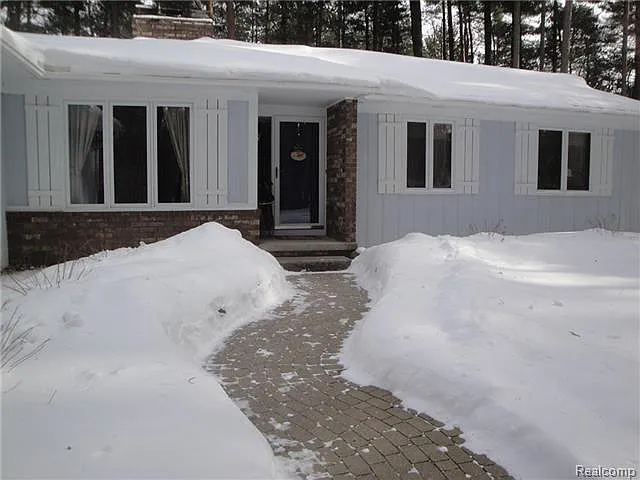 9215 Pine Hill Trl photo 1