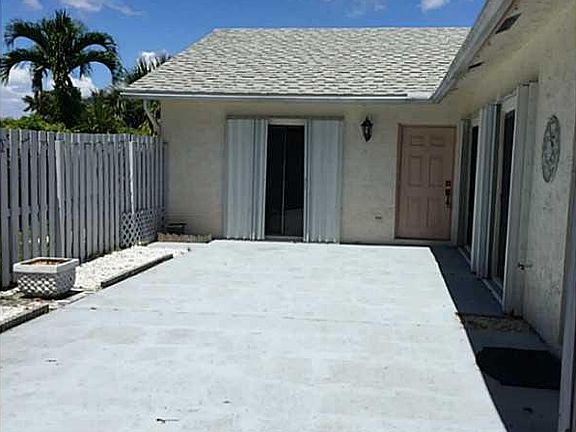 3rd image of 8920 Thumbwood Cir APT B