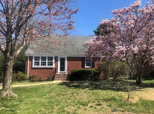 6105 Fox Hill St, Springfield, VA 22150