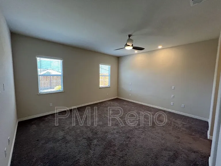 8378 Simsbury Dr — Photo 9