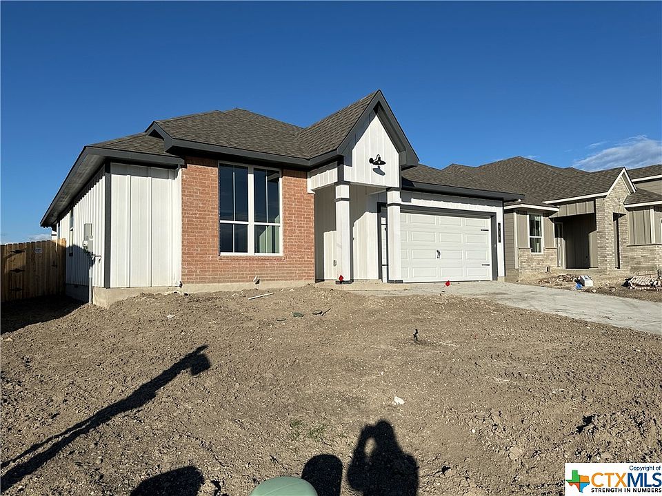 1st image of 918 James Parker Cir