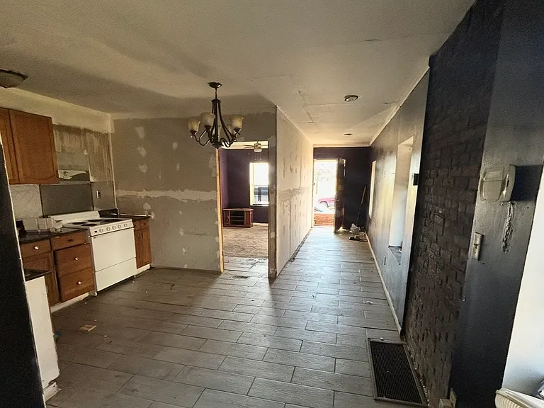 3819 Kossuth Ave — Photo 2