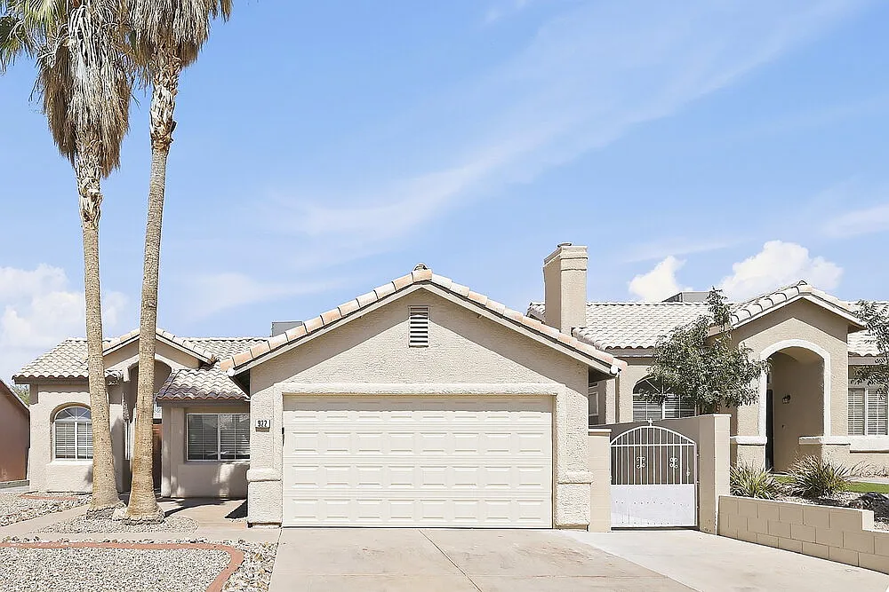 3 bed, 2.0 bath, 1416 sqft, $2,110 — Photo 1
