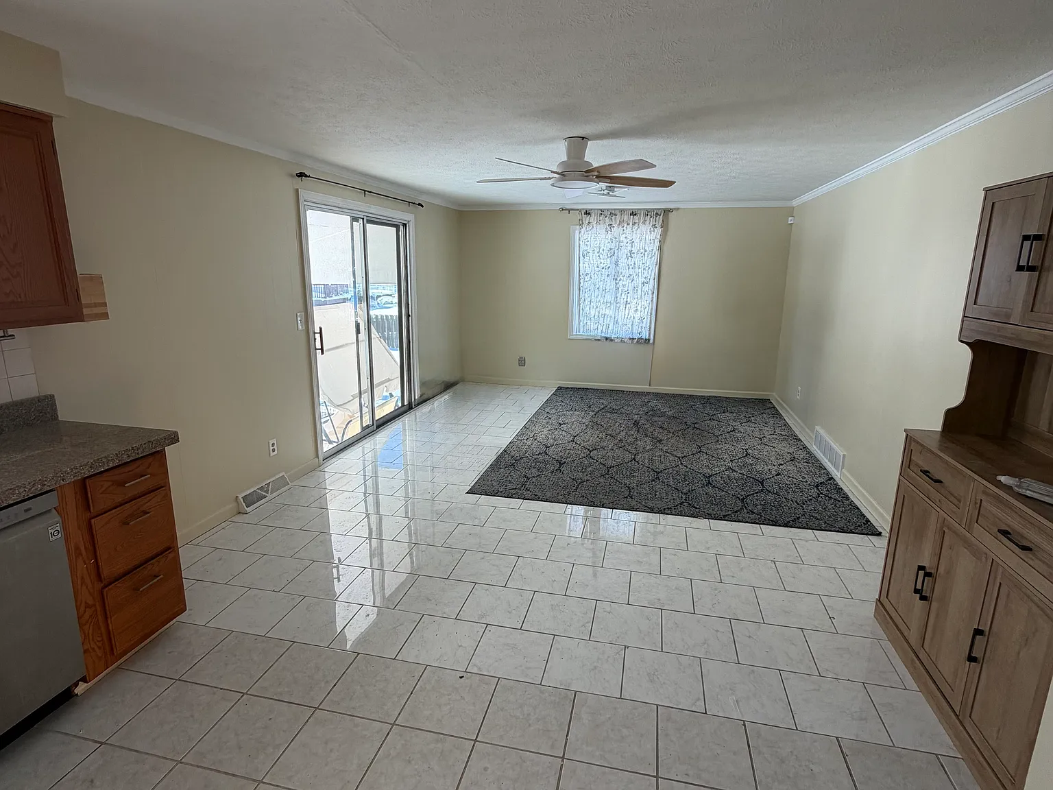 3 bed, 1708 sqft, $2,400 — Photo 2