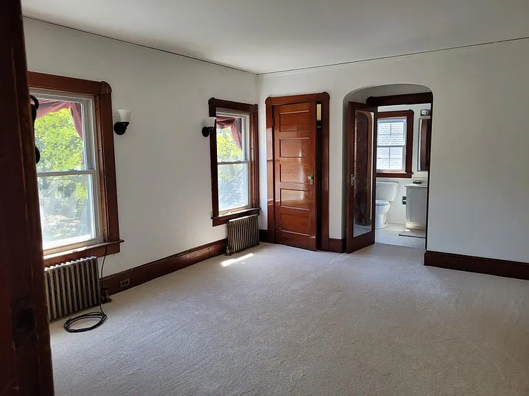 2060 Elm St — Photo 4