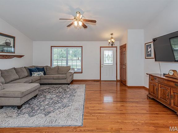 3rd image of 35 Chinkapin Ct